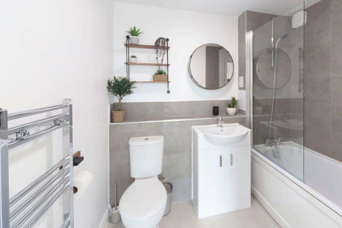 Contemporary 1 Bedroom Apartment In Ashford Ashford  Buitenkant foto