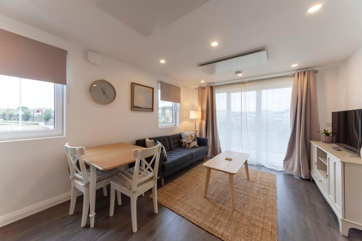 Contemporary 1 Bedroom Apartment In Ashford Ashford  Buitenkant foto