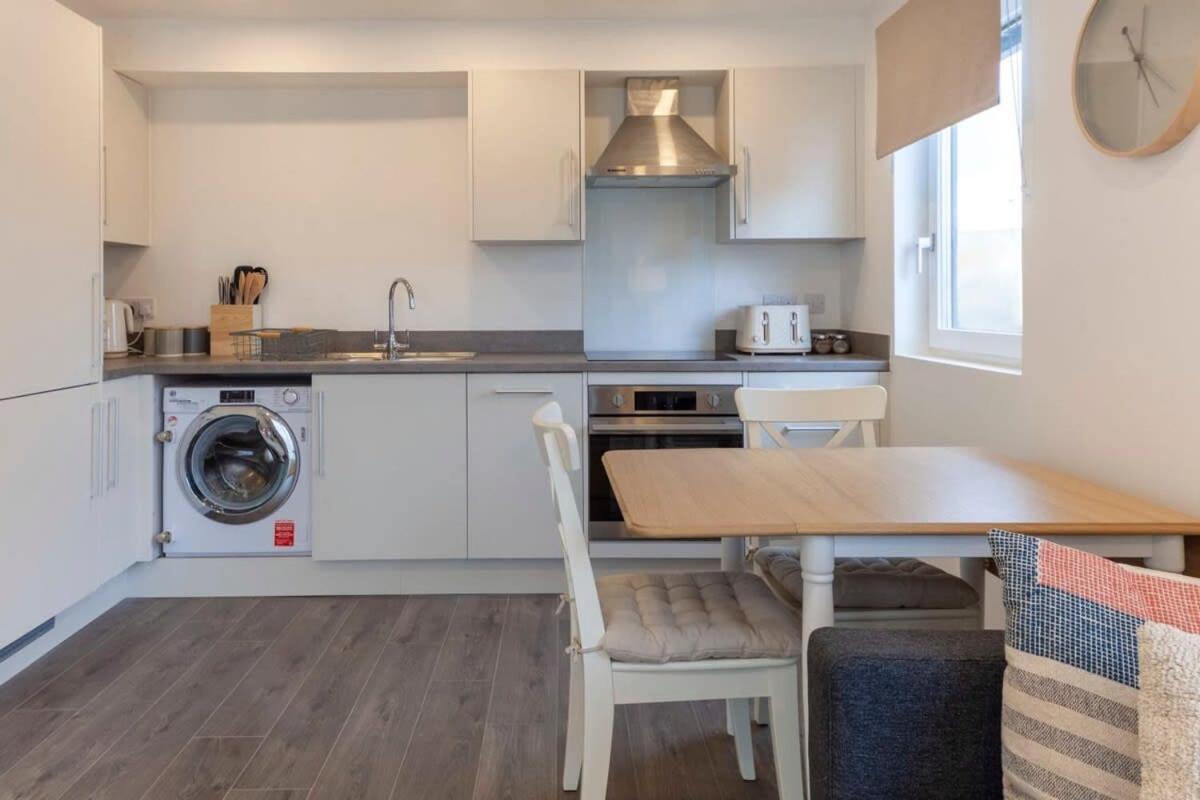 Contemporary 1 Bedroom Apartment In Ashford Ashford  Buitenkant foto