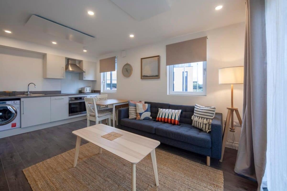 Contemporary 1 Bedroom Apartment In Ashford Ashford  Buitenkant foto